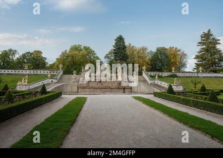 Fontaine en cascade au jardin du château de Cesky Krumlov - Cesky Krumlov, République tchèque Banque D'Images