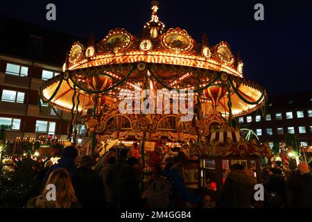 Kinderkarussell, Kinderweihnachtsmarkt, Nürnberg, Nürnberger Weihnachtsmarkt, Nürnberger Christkindlesmarkt, Engel, Anhänger, Kugel, Glühwein, Banque D'Images