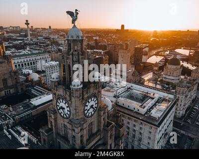 Royal Liver Building à Liverpool, Angleterre par Drone Banque D'Images