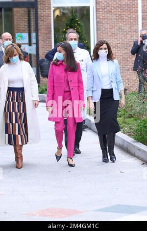 Madrid. Espagne. 20221221, Reine Letizia d'Espagne, Pilar Alegria, Isabel Diaz Ayuso, Présidente de Madrid visite à l'Hôpital pour enfants de l'Université Nino Jesus pour en savoir plus sur le projet « Yo cuento » à l'Hôpital pour enfants de l'Université Nino Jesus à 21 décembre 2022, Espagne Banque D'Images