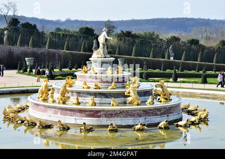 Paris, France 26.03.2017 : la fontaine de Latona dans le jardin de Versailles en France Banque D'Images