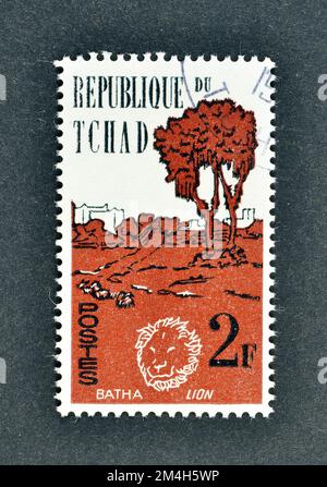 Timbre-poste annulé imprimé par Chad, qui montre Batha et Lion, vers 1962. Banque D'Images