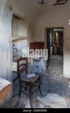 Montebello sul Sangro (Abruzzes, Italie) - Un petit village dans la province de Chieti célèbre pour la ville fantôme de Buonanotte, abandonné après un glissement de terrain Banque D'Images