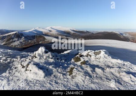 La chaîne de Skiddaw vue depuis Atkinson Pike en hiver, Lake District, Cumbria, Royaume-Uni Banque D'Images