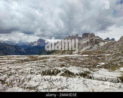 Vue panoramique aérienne de Tre cime di Lavaredo Banque D'Images