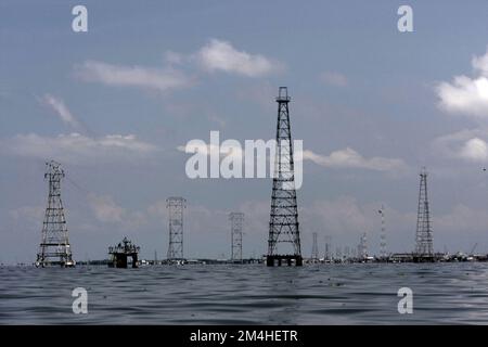 Marcaibo, Venezuela. 02nd avril 2019. 2 avril 2019, Maracaibo, Venezuela : Tours et plates-formes pétrolières de l'État. On observe des PDVSA sur les rives du lac Maracaibo. Sur 2 avril 2022 à Marcaibo, Venezuela. (Photo de Jose Isaac Bula Urrutia/ Groupe Eyepix/Sipa USA) crédit: SIPA USA/Alay Live News Banque D'Images