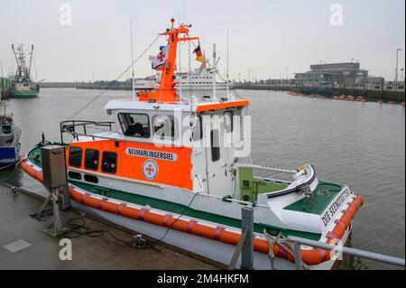 NEUHARLINGERSIEL, ALLEMAGNE - 26 NOVEMBRE 2022 : bateau SAR amarré dans le port Banque D'Images