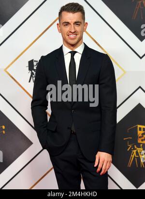 Max Whitlock pose sur le tapis rouge avant la BBC Sports Personality of the Year Awards 2022 qui s'est tenu à MediaCity UK, Salford. Date de la photo: Mercredi 21 décembre 2022. Banque D'Images