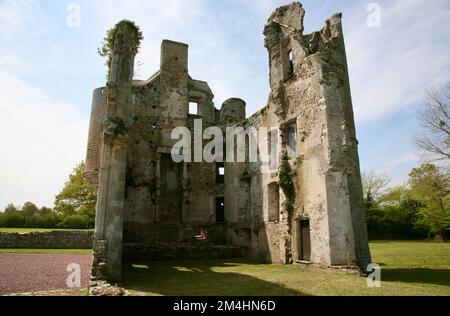 Une vue à l'intérieur du domaine du Château de Montfort, Normandie, France, Europe Banque D'Images