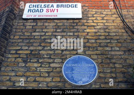 La plaque bleue Jerome K. Jerome, 104 Chelsea Bridge Road, Londres SW1 Banque D'Images