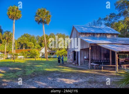 Grange à Marjorie Kinnan Rawlings Historic State Park une authentique ferme de Cracker en Floride à Cross Creek, Floride, États-Unis Banque D'Images