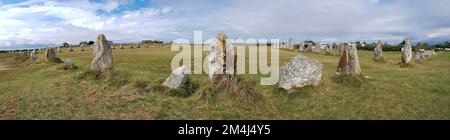 Photo panoramique des monolithes de pierre, des menhirs ou des monolithes, des rangées de pierre de Lagatjar, des alignements de Lagatjar, près de Camaret-sur-Mer, Crozon Banque D'Images