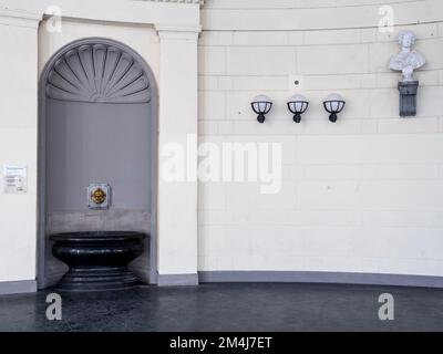 Source du bâtiment classicisme Elisenbrunnen, Friedrich-Wilhelm-Platz, Aix-la-Chapelle, Rhénanie-du-Nord-Westphalie, Allemagne Banque D'Images