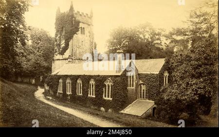 1870 CA , DEVON , ANGLETERRE , GRANDE-BRETAGNE : l'ÉGLISE DE COCKINGTON près DE TORQUAY . Photo de FRANCIS FRITHS . - GRAND BRETAGNA - VUE - FOTO STORICHE - HISTOIRE - GEOGRAFIA - GÉOGRAPHIE - ARCHITETURA - ARCHITECTURE - PANORAMA - PAYSAGE - OTTOCENTO - 800 - EPOCA VINTORIANA - VICTORIAN HERA - CHIESA - EDERA --- ARCHIVIO GBB Banque D'Images