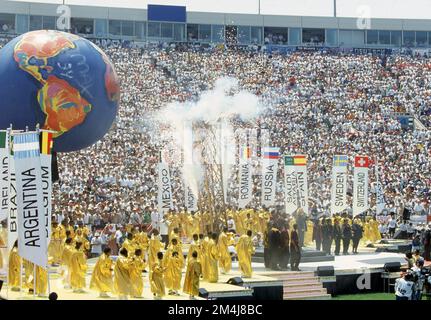 Dallas, Vereinigte Staaten. 21st décembre 2022. firo, 06/17/1994 archive image, archive photo, archive, archive photos football, Football, coupe du monde 1994 USA, 94 cérémonie d'ouverture à Chicago, Soldier Field Stadium, stade, présentation, présentation du stade crédit: dpa/Alay Live News Banque D'Images