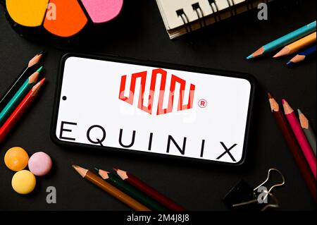 Pologne. 17th décembre 2022. Sur cette photo, un logo Equinix apparaît sur un smartphone. (Photo de Mateusz Slodkowski/SOPA Images/Sipa USA) crédit: SIPA USA/Alay Live News Banque D'Images