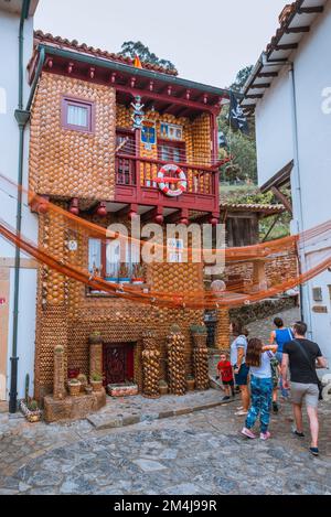 Casa de las Conchas - la maison de Shell, dans le quartier de San Roque, est une maison avec une façade entièrement couverte de coquillages de formes différentes. Tazon Banque D'Images