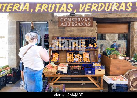 Légumes biologiques en vitrine de la boutique d'aliments. LaGuardia, Álava, pays Basque, Espagne, Europe Banque D'Images