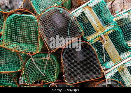 Crielles de pêche empilées. Crabes et langoustes. Tazones, Principauté des Asturies, Espagne, Europe Banque D'Images