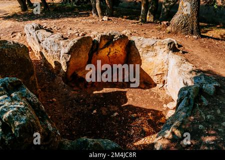 Dolmen d'El Sotillo, complexe mégalithique composé d'un couloir et d'une chambre funéraire. LaGuardia, Álava, pays Basque, Espagne, Europe Banque D'Images