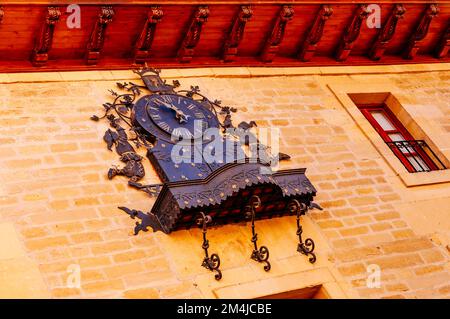 Façade nouvel hôtel de ville, Plaza Mayor, place principale. Carillons horloge avec automates qui à 12, 14, 17 et 20 heures dansent au rythme d'un défilé typique de Banque D'Images