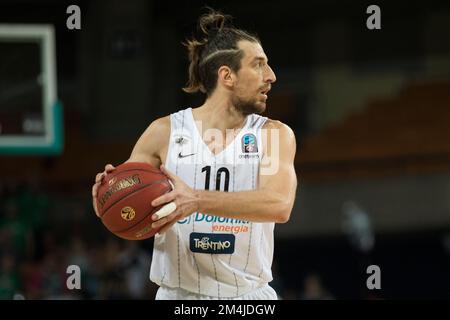 Wroclaw, Pologne, 21 décembre 2022. 7days Eurocup: WKS Slask Wroclaw (chemises vertes) vs Dolomiti Energia Trento (chemises blanches) dans le Centennial Hall. Photo : #10 Toto FORRAY © Piotr Zajac/Alay Live News Banque D'Images