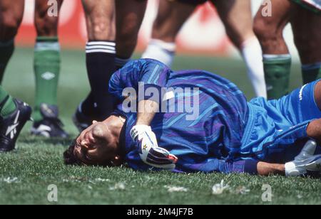 Dallas, Vereinigte Staaten. 21st décembre 2022. firo, 06/17/1994 archive image, archive photo, archive, archive photos football, Football, COUPE DU MONDE 1994 USA, 94 groupe phase, groupe C Allemagne - Bolivie 1:0 Carlos Trucco, blessure, blessé, sur le terrain crédit: dpa/Alay Live News Banque D'Images