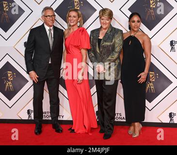 21 décembre 2022, Londres, Royaume-Uni. Gary Lineker, Gabby Logan, Clare Balding et Alex Scott arrivent à la BBC Sports Personality of the Year 2022, MediaCityUK, Manchester. Crédit : Doug Peters/EMPICS/Alamy Live News Banque D'Images