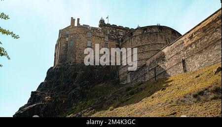 Vue imprenable sur le château d'Édimbourg, également connu sous le nom de Eiden's burgh, à Édimbourg, en Écosse. Banque D'Images