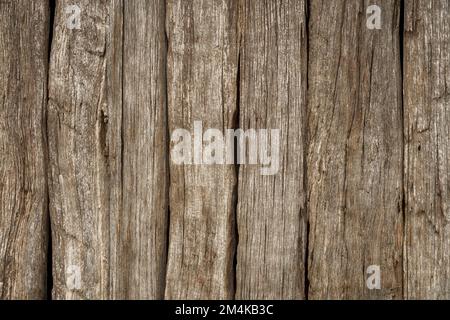 Clôture en bois abîmée pour un arrière-plan ou une texture. Banque D'Images
