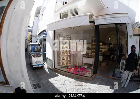 20 avril 2022-Capri une île magnifique avec des rues très étroites comme un labyrinthe qui monte et descend la côte Banque D'Images