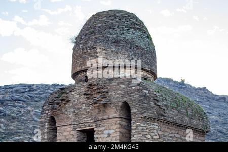 On croit que le sanctuaire à double dôme de Gumbat-Balo Kaylee est construit dans le (siècle 1st et 2nd EC) dans la vallée de Swat, au Pakistan Banque D'Images