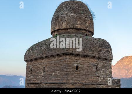 Le double dôme Gumbat de Balo kaley à Tehsil Barikot, vallée de Swat, Pakistan Banque D'Images