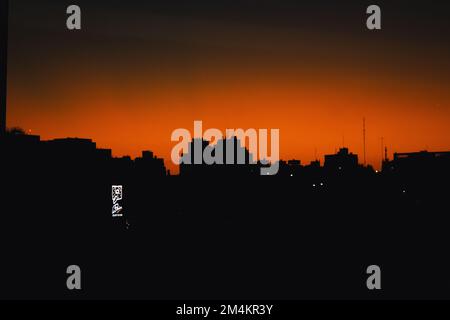 Coucher de soleil dans la ville Banque D'Images