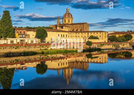 Chiesa di San Frediano à Cestello (église de Saint Fridianus à Cestello) sur la rive sud de l'Arno au lever du soleil – Florence, Toscane, Italie Banque D'Images