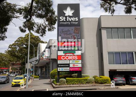 Village commercial St Ives à Sydney, divers magasins et grands supermarchés, Nouvelle-Galles du Sud, Australie Banque D'Images