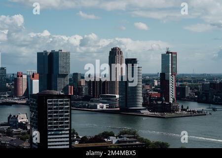 Une belle photo de bâtiments près de l'eau aux pays-Bas, Rotterdam Banque D'Images