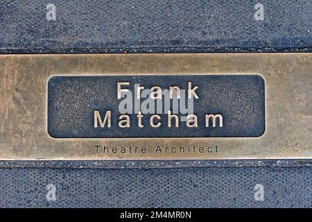 Plaque commémorative Frank Matcham à l'extérieur du théâtre Hackney Empire, 291 Mare Street, Londres, Angleterre, Royaume-Uni, E8 1EJ - architecte de théâtre Banque D'Images