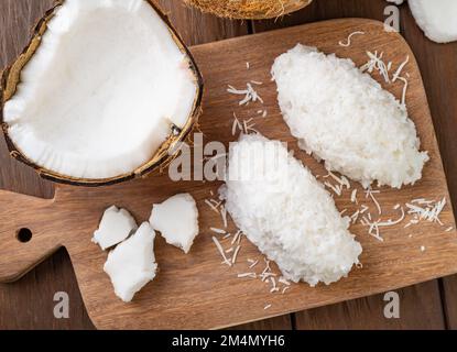 Cocada, sucrerie traditionnelle de noix de coco d'amérique latine avec noix de coco râpée. Banque D'Images