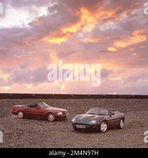 1996 Mercedes-Benz SL et Jaguar XK8 Banque D'Images