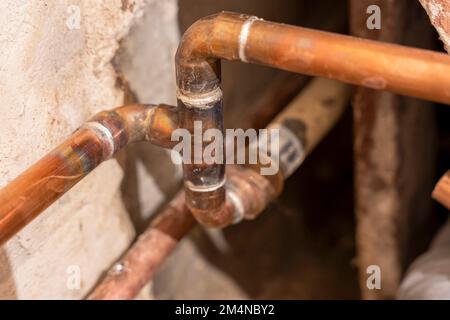 soudage de tuyaux d'eau en cuivre Banque D'Images