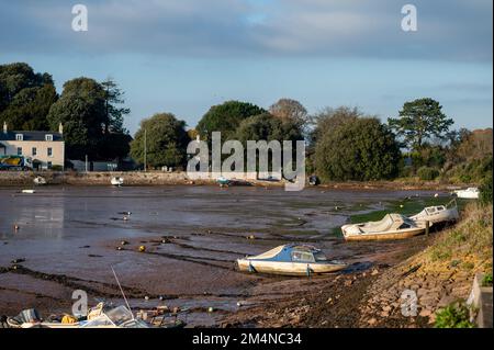 Bateaux échoués à marée basse dans la baie de Cockwood, près de Dawlish Banque D'Images