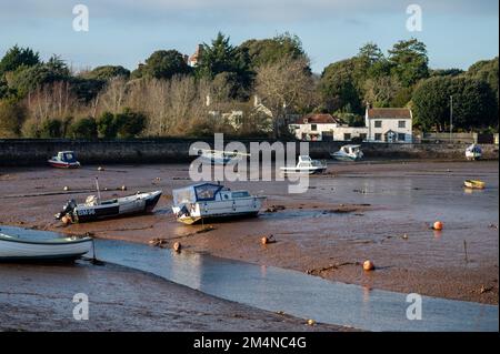 Bateaux échoués à marée basse dans la baie de Cockwood, près de Dawlish Banque D'Images