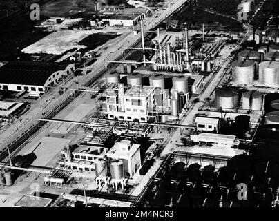 Grande raffinerie française réouvre--ASPIRATEUR SOCONY. Photographies des programmes du Plan Marshall, des pièces justificatives et du personnel Banque D'Images