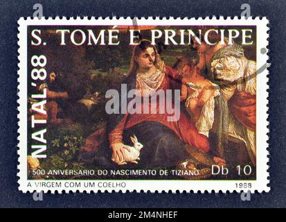 Timbre-poste annulé imprimé par Sao Tomé-et-principe, qui montre la peinture de la Vierge au lapin par Tiziano, 500th anniversaire de naissance de Titien vers 1 Banque D'Images