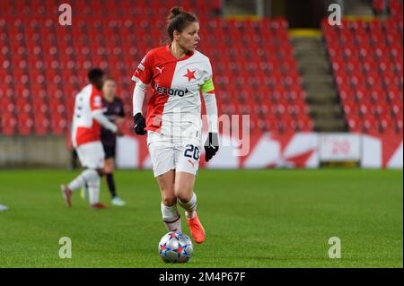 Prague, République tchèque. 22nd décembre 2022. Diana Bartovikova (20 Slavia Prague) lors du match de groupe de la Ligue des champions des femmes de l'UEFA entre Slavia Prague et AS Rome à l'Eden Arena de Prague, République tchèque. (Sven Beyrich/SPP) crédit: SPP Sport Press photo. /Alamy Live News Banque D'Images