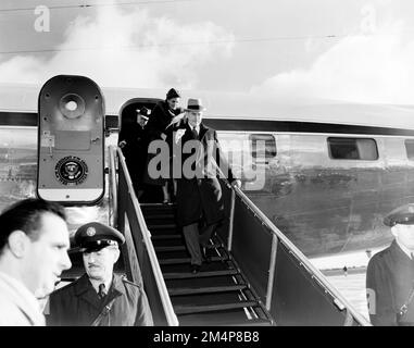 Arrivée d'Acheson à la conférence de l'OTAN avec la délégation des États-Unis. Photographies des programmes du Plan Marshall, des pièces justificatives et du personnel Banque D'Images