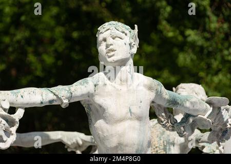 Indianapolis, Indiana - États-Unis - 29 juillet 2022: Sculpture de la fontaine du souvenir du Depew terminée en 1919 par les artistes Alexander Stirling ca Banque D'Images