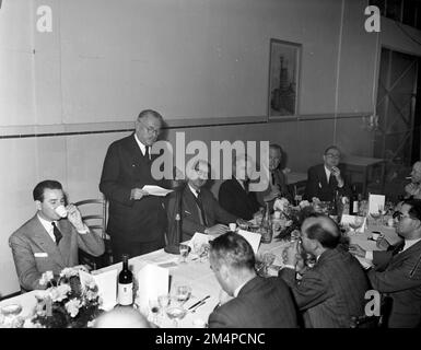 Grande raffinerie française réouvre--ASPIRATEUR SOCONY. Photographies des programmes du Plan Marshall, des pièces justificatives et du personnel Banque D'Images