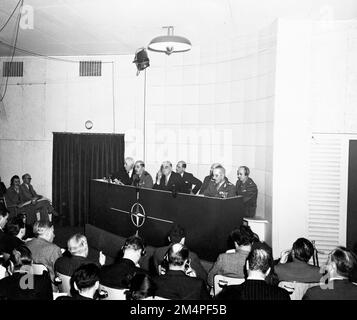 Session ministérielle de l'OTAN. Photographies des programmes du Plan Marshall, des pièces justificatives et du personnel Banque D'Images